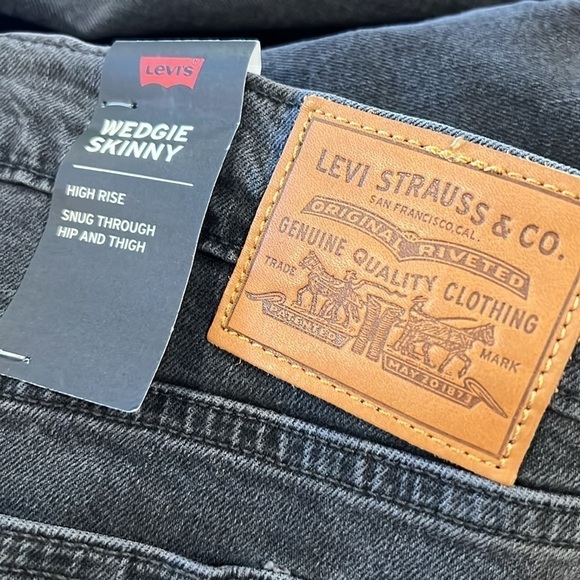 Levi's Denim - B9.2 NWT Levi's Women's Premium Wedgie Icon Fit Jeans 24W •27” inseam •13” Rise
